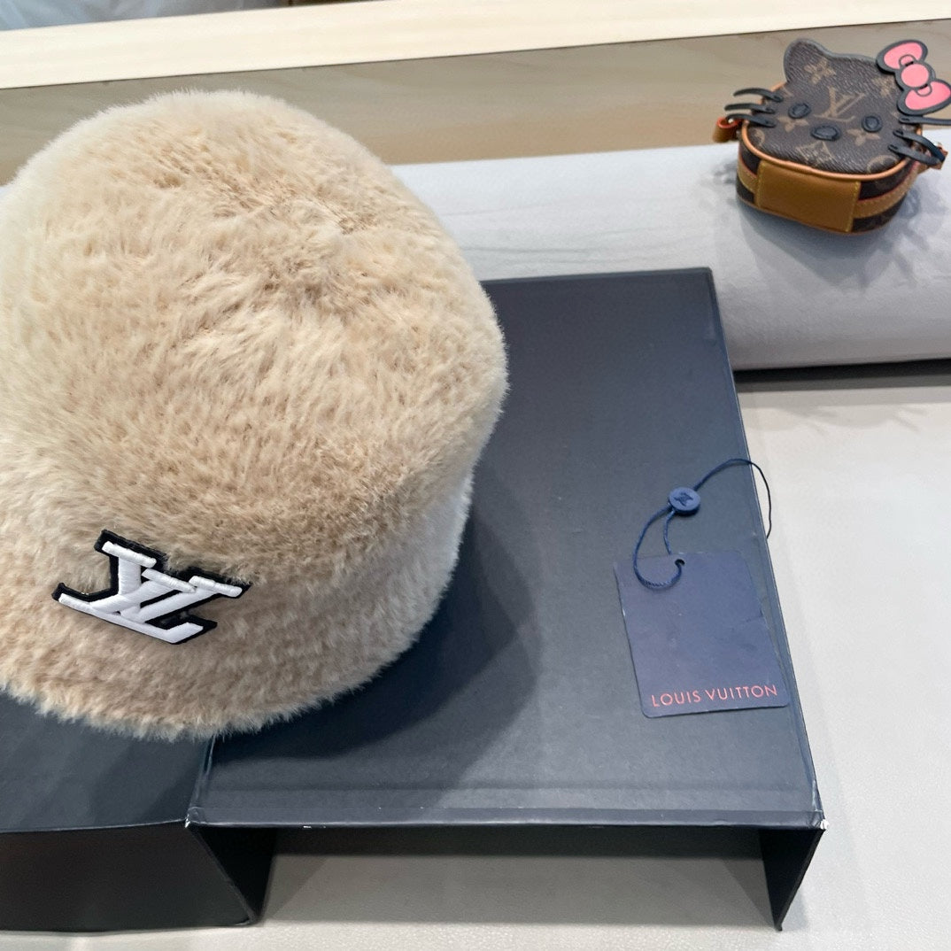 BUCKET HAT IN COSMIC LATTE BEIGE RABBIT FUR 426227