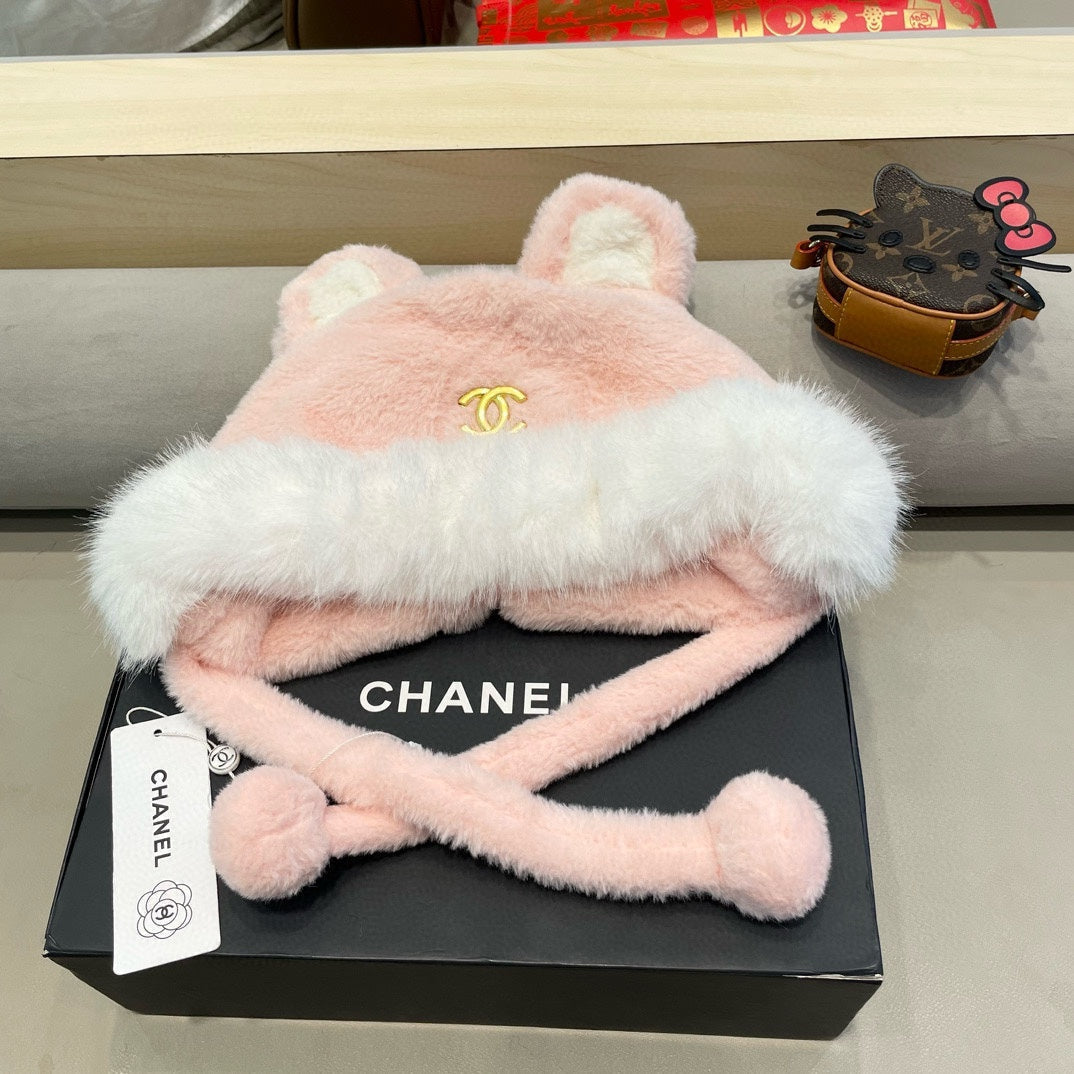 BEANIE HAT IN LIGHT PINK LAMB FUR 426239