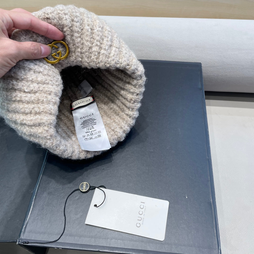 BEANIE HAT IN ECRU BEIGE WOOL 428125