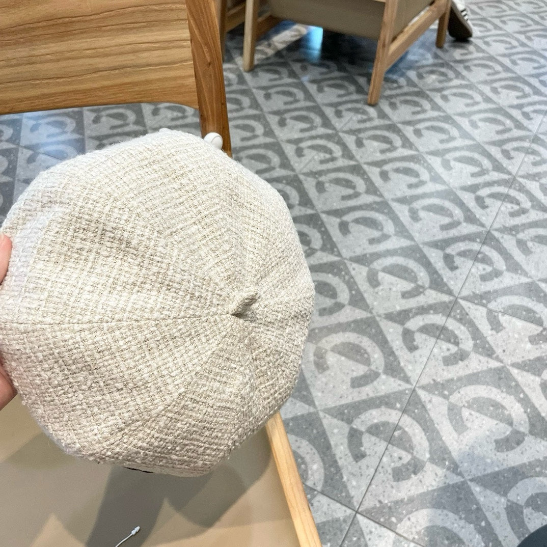 BERET HAT IN WHITE WOOL TWEED 430010