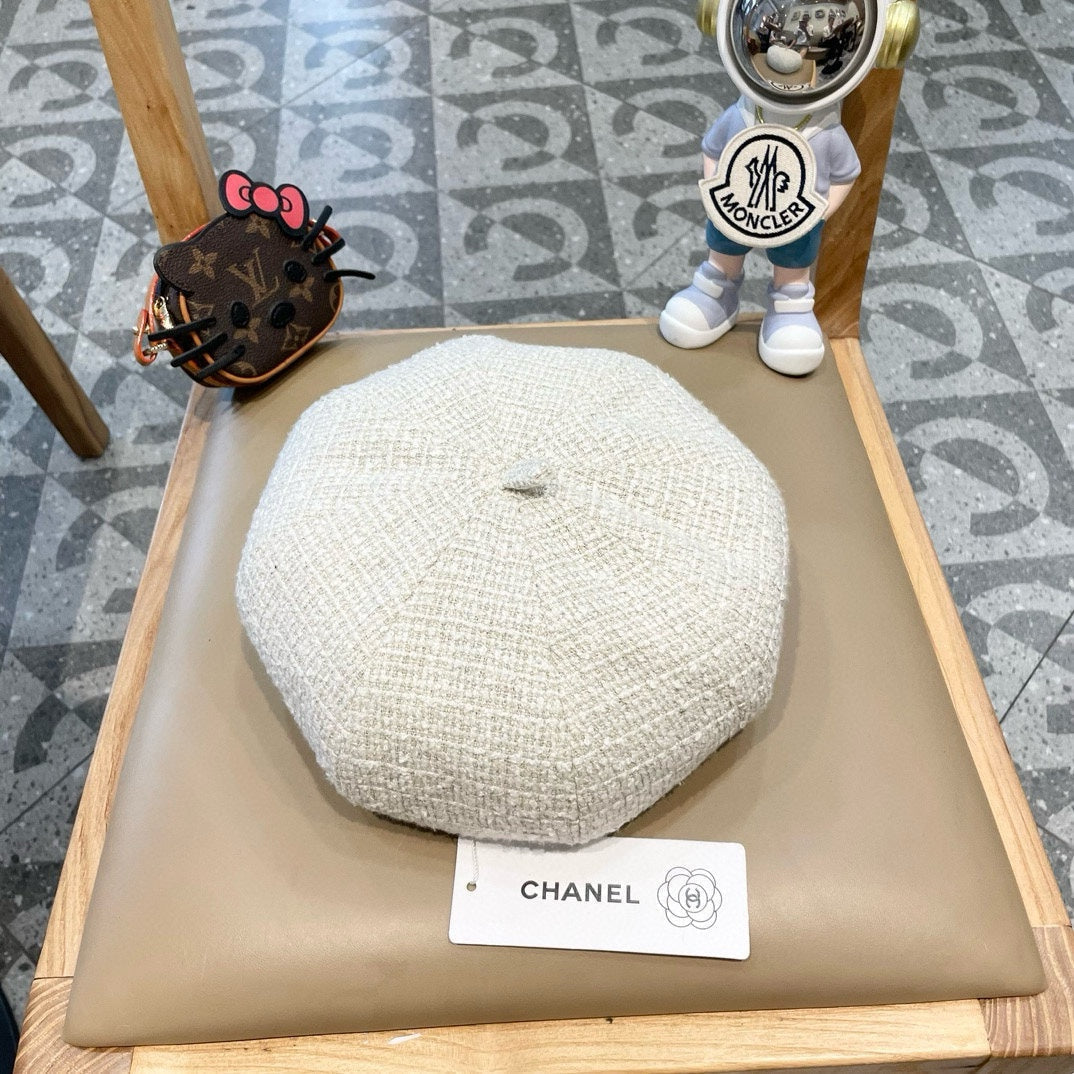 BERET HAT IN WHITE WOOL TWEED 430010