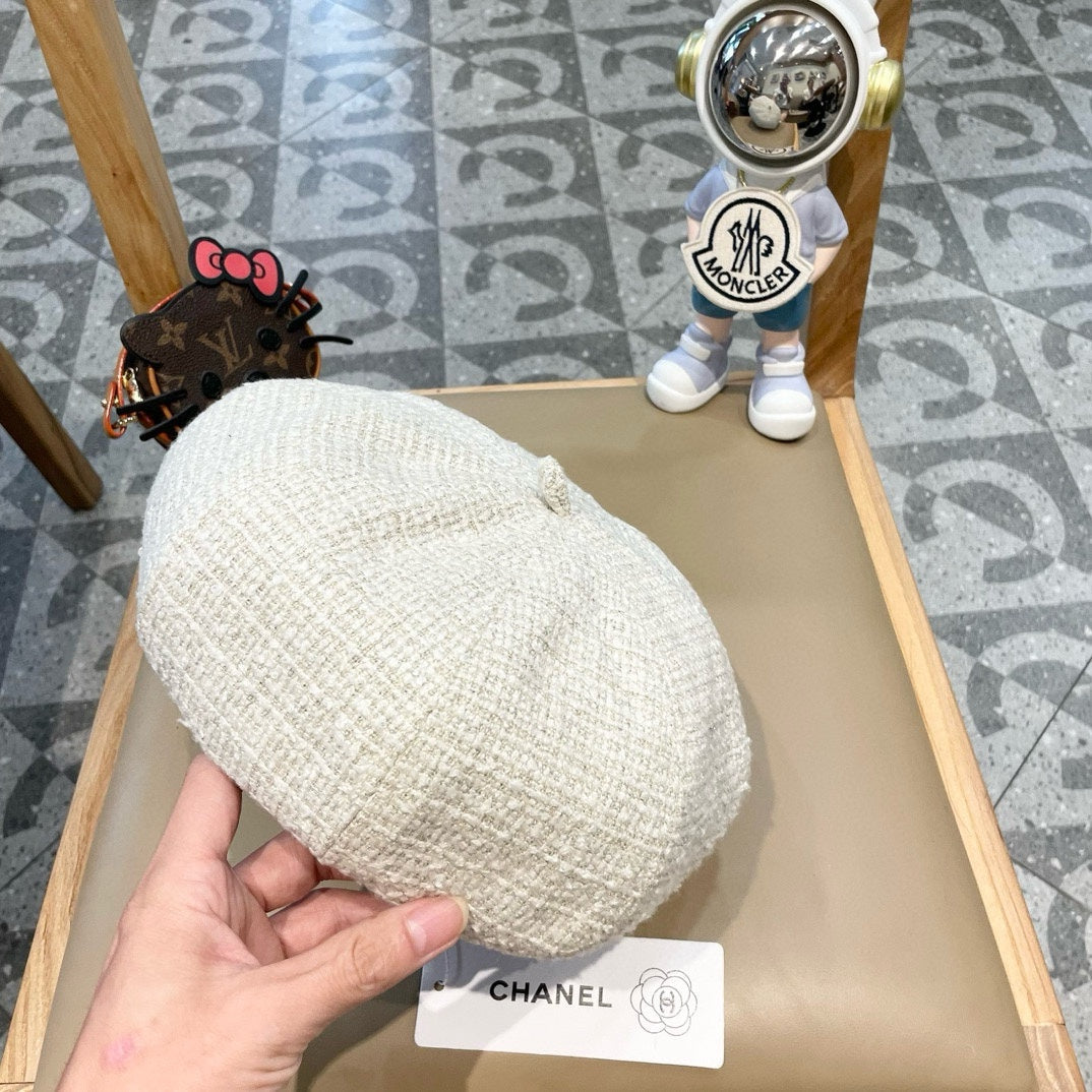 BERET HAT IN WHITE WOOL TWEED 430010