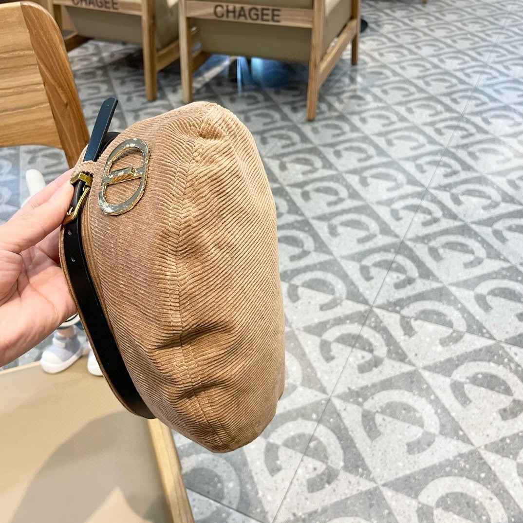 BERET HAT IN CAMEL BEIGE VELVET 430041