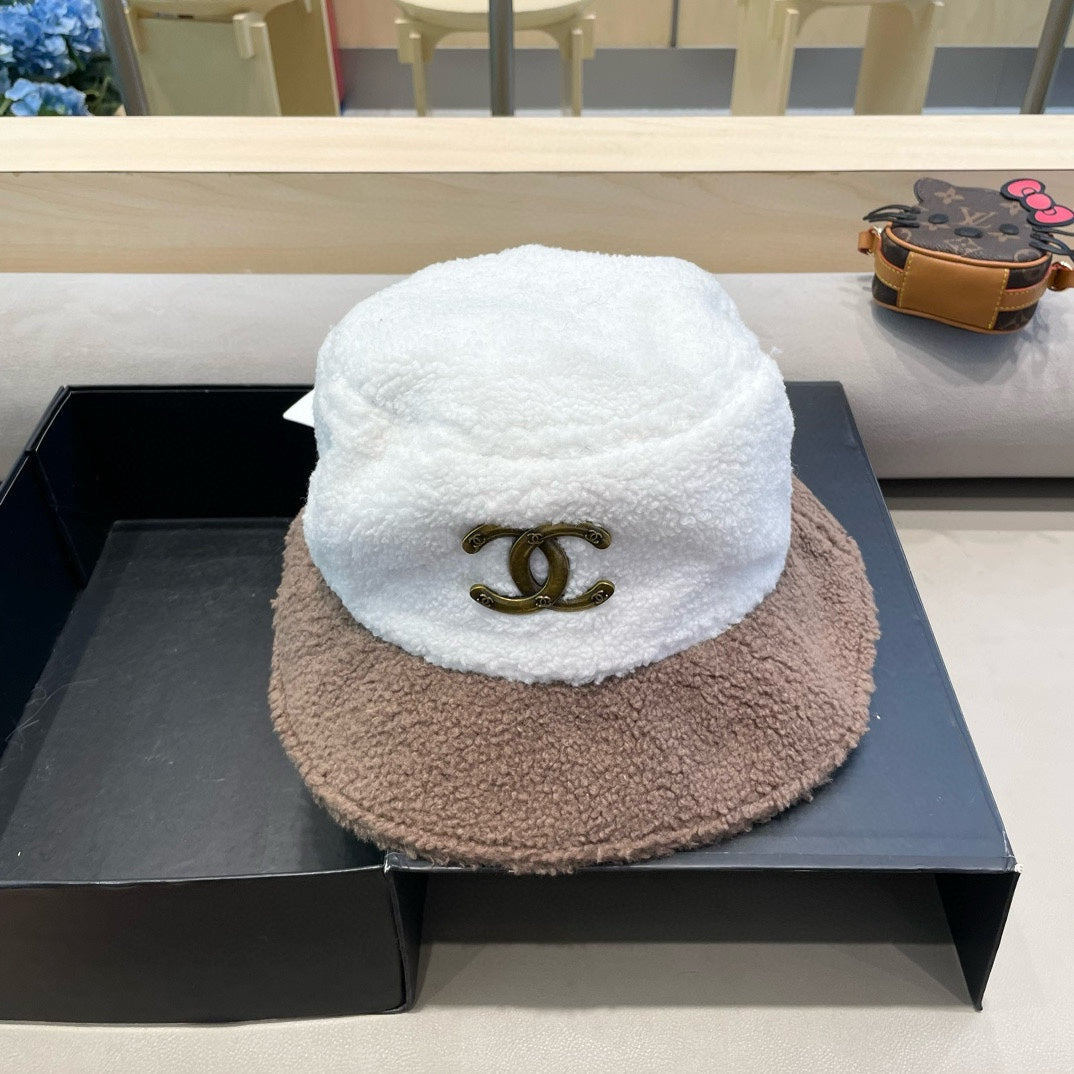 BUCKET HAT IN WHITE MIX MEDIUM BROWN LAMB WOOL 431622