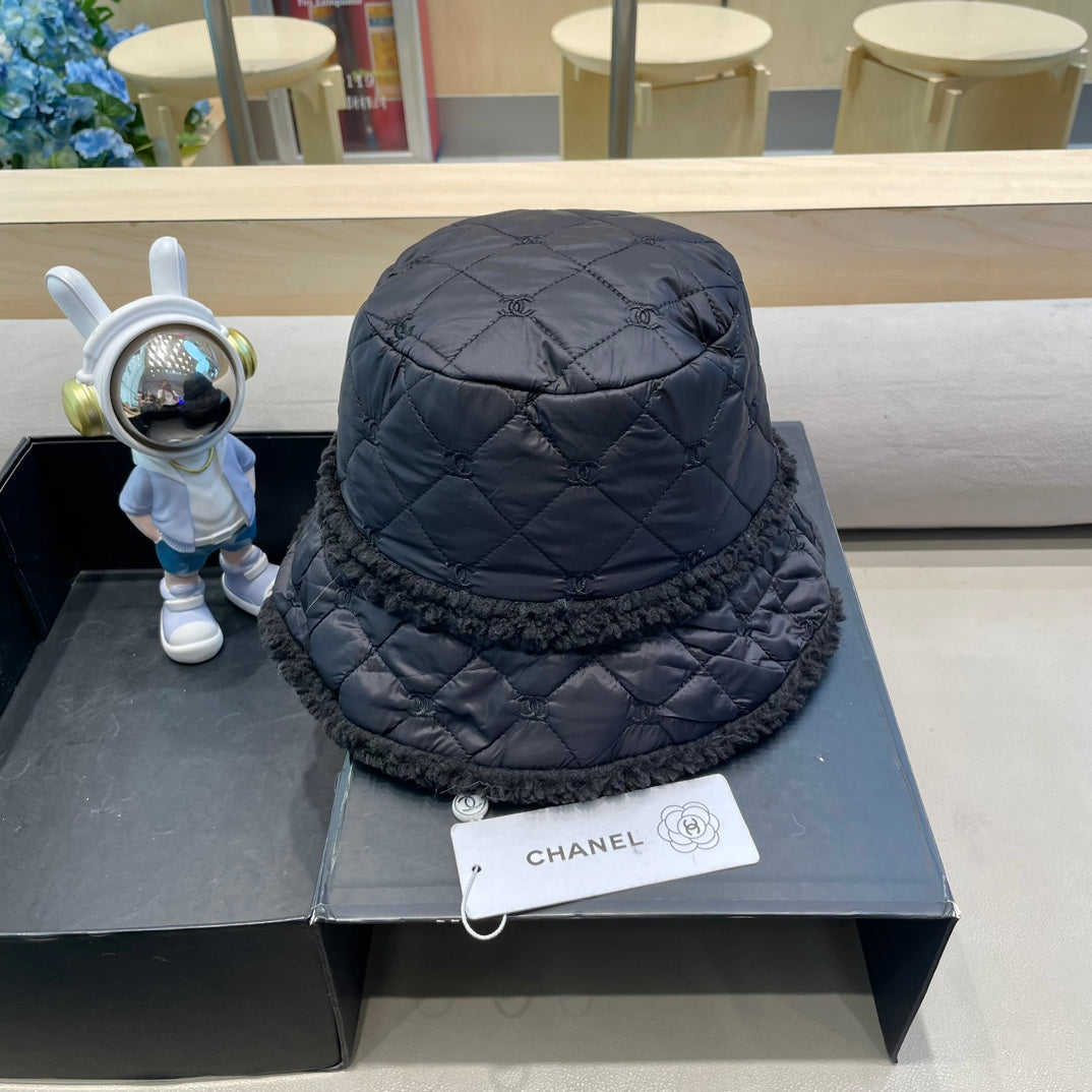 BUCKET HAT IN BLACK LAMB WOOL AND THICK COTTON 431683