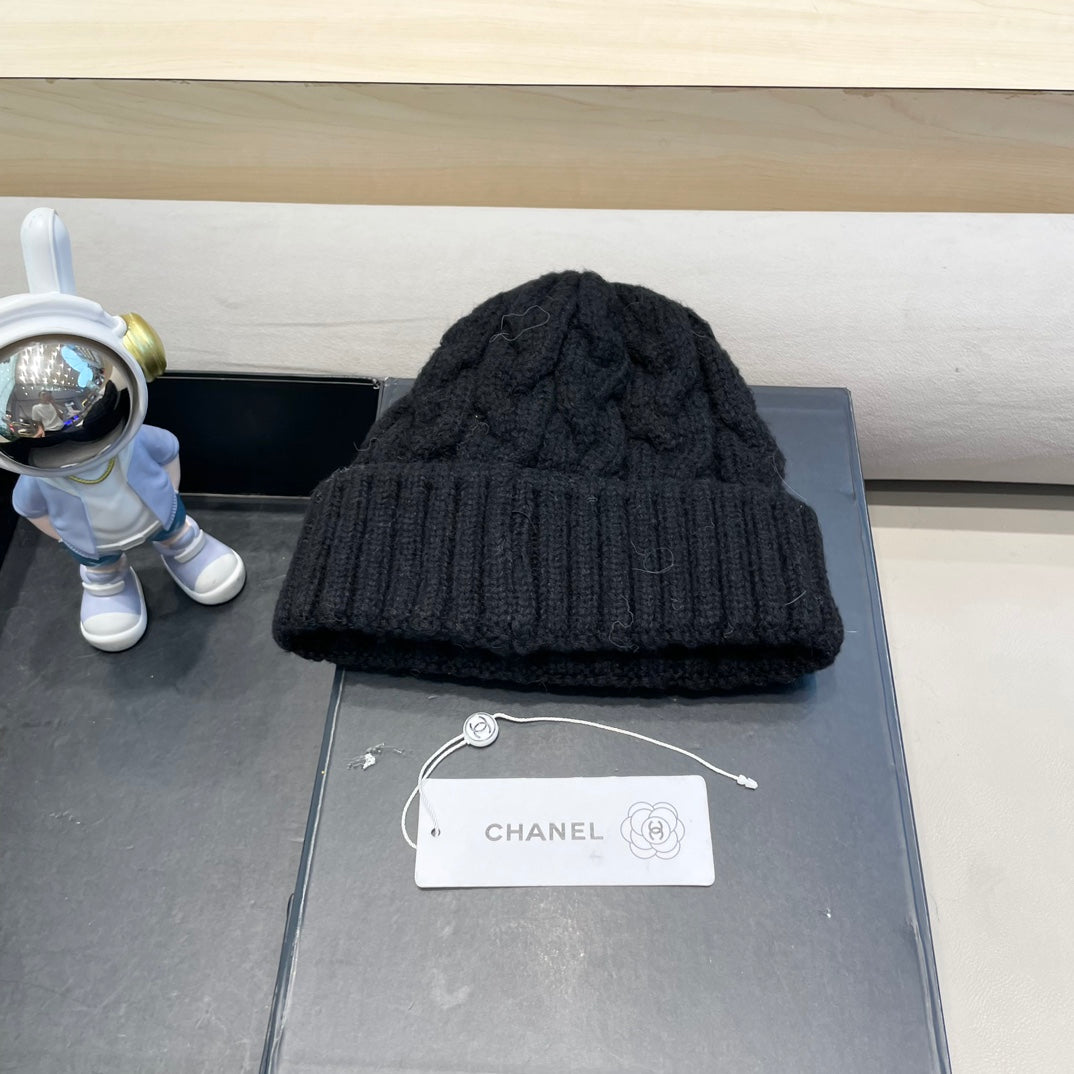BEANIE HAT IN BLACK WOOL 431707