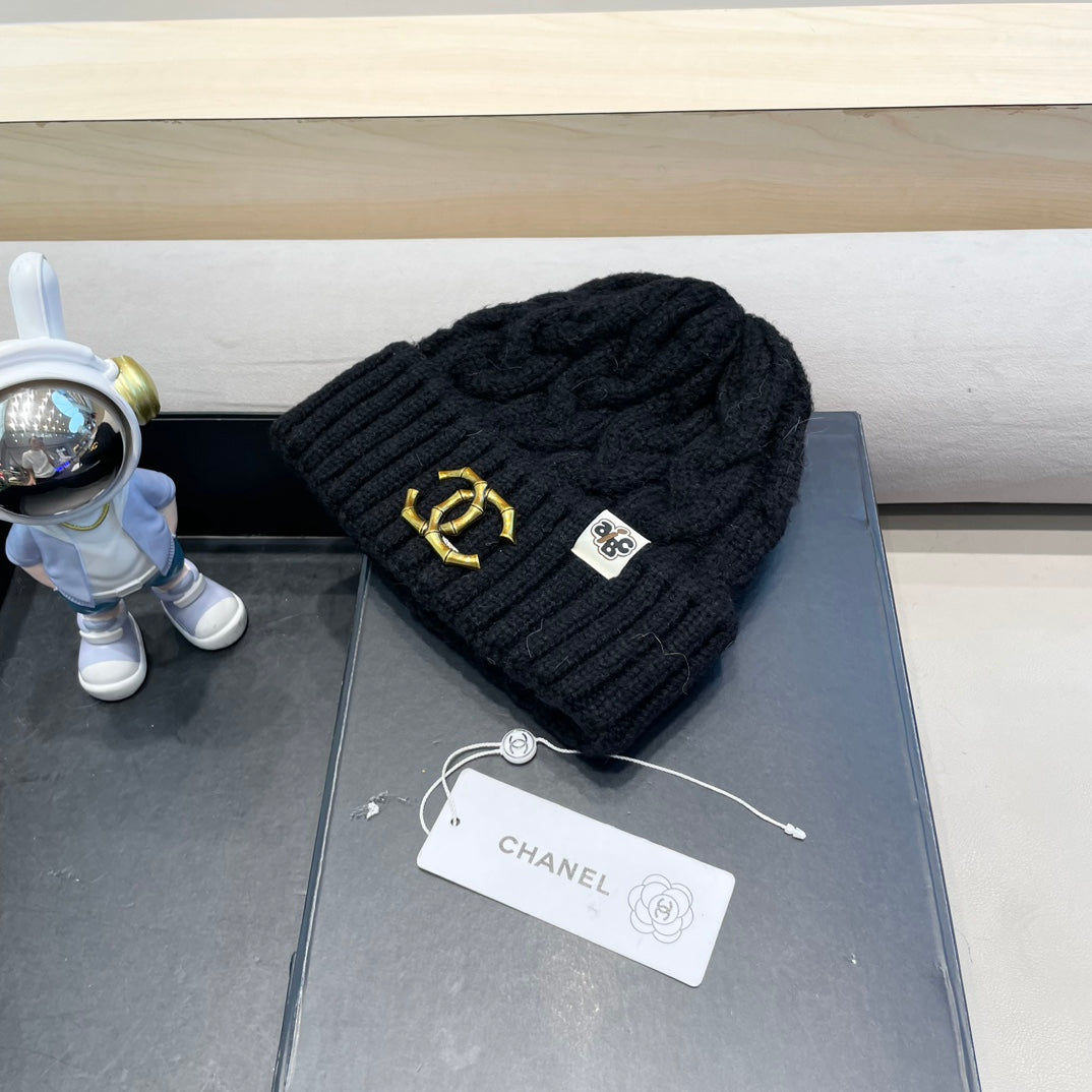 BEANIE HAT IN BLACK WOOL 431707