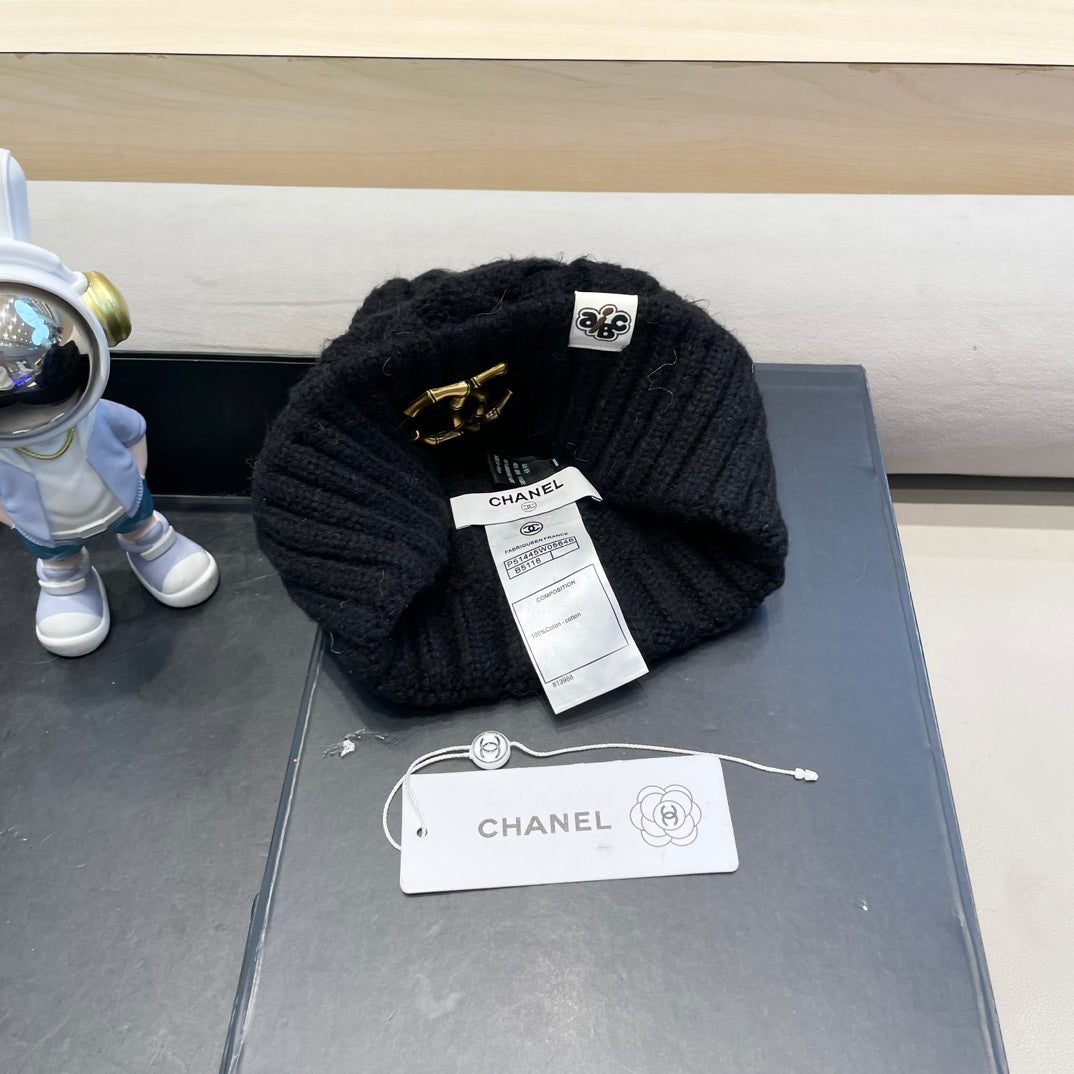 BEANIE HAT IN BLACK WOOL 431707