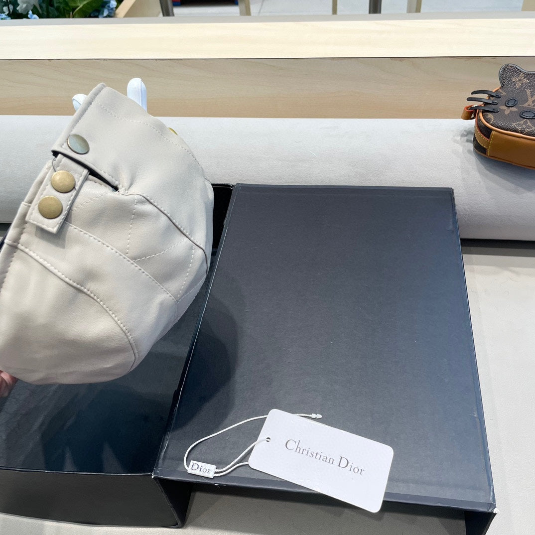 BAKER BOY HAT IN IVORY BEIGE LEATHER 436768