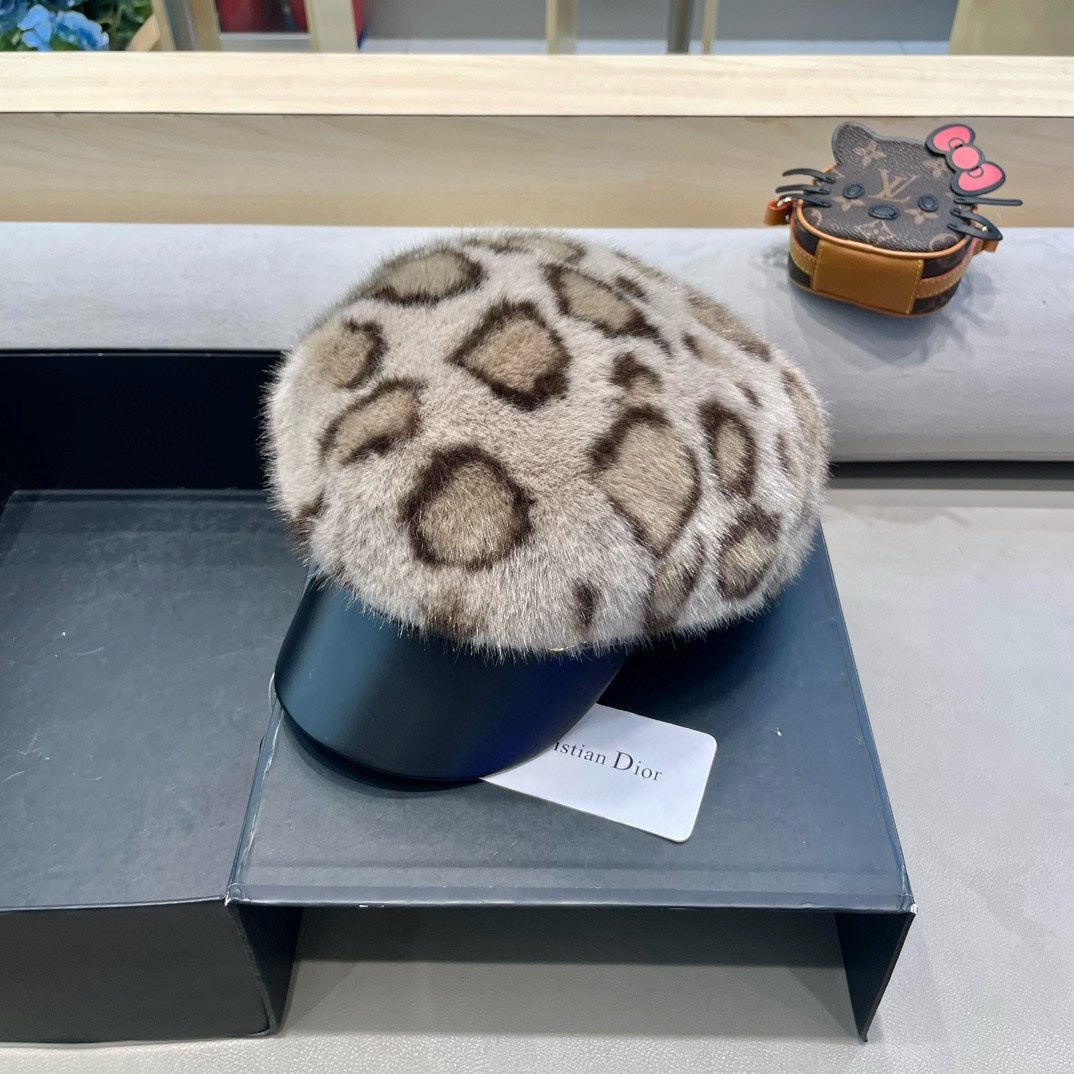BAKER BOY HAT IN LIGHT BEIGE MINK FUR 438089