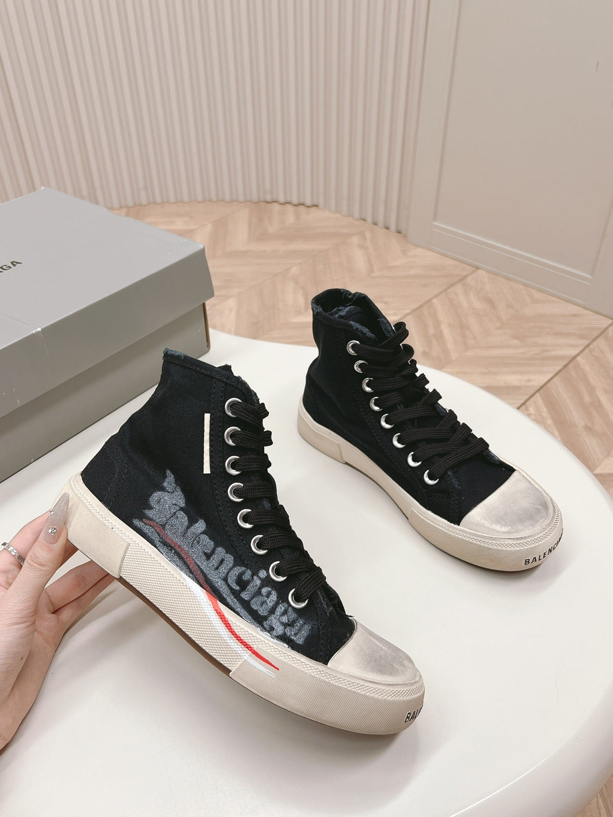 BLACK CANVAS HIGH-TOP SNEAKERS LOGO GRAFFITI