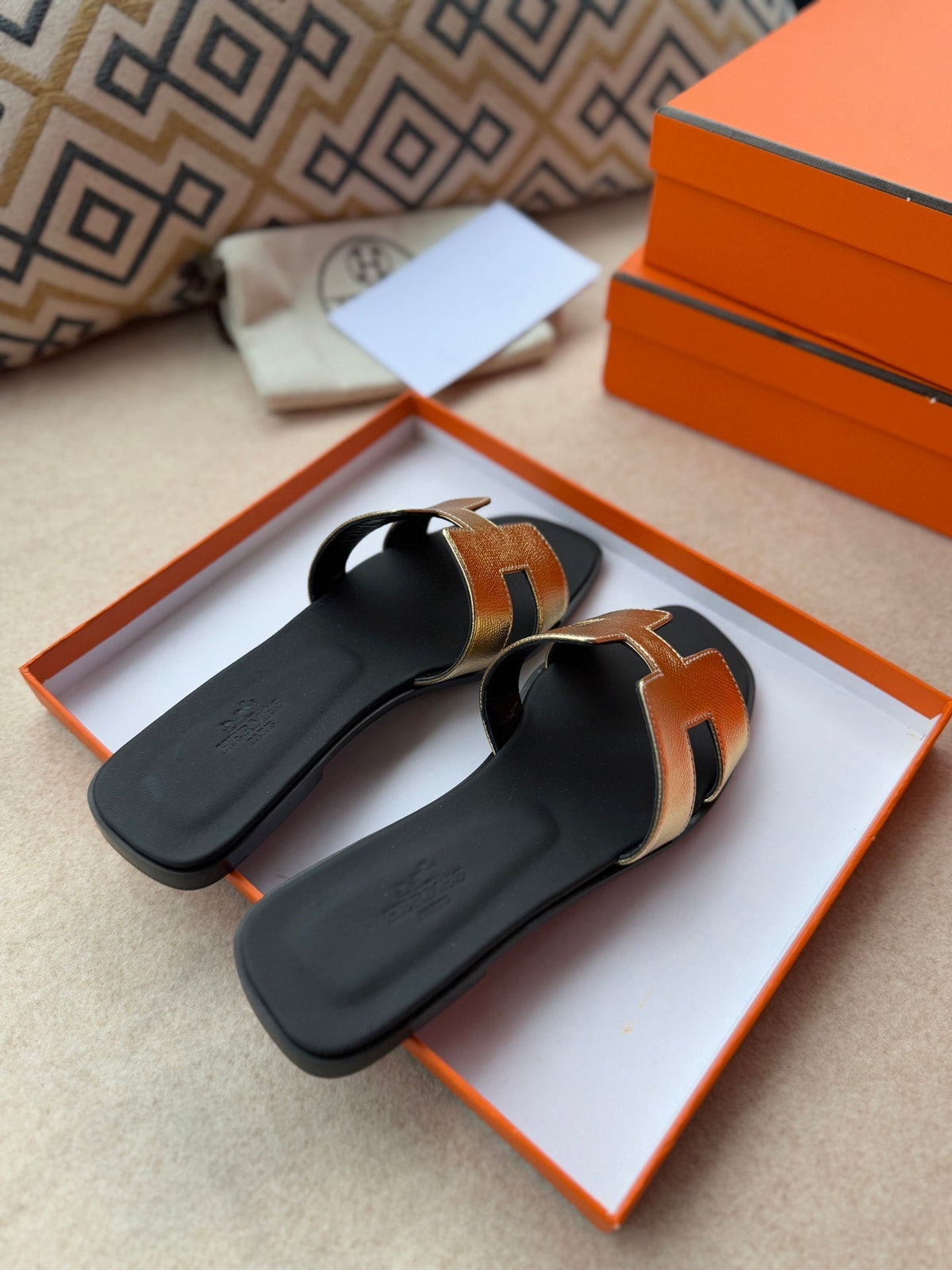 0RAN SANDALS IN LIGHT GOLD CALFSKIN