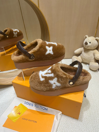 ASPEN COMFORT CLOG IN CIDER BROWN MIX WHITE FLEECE