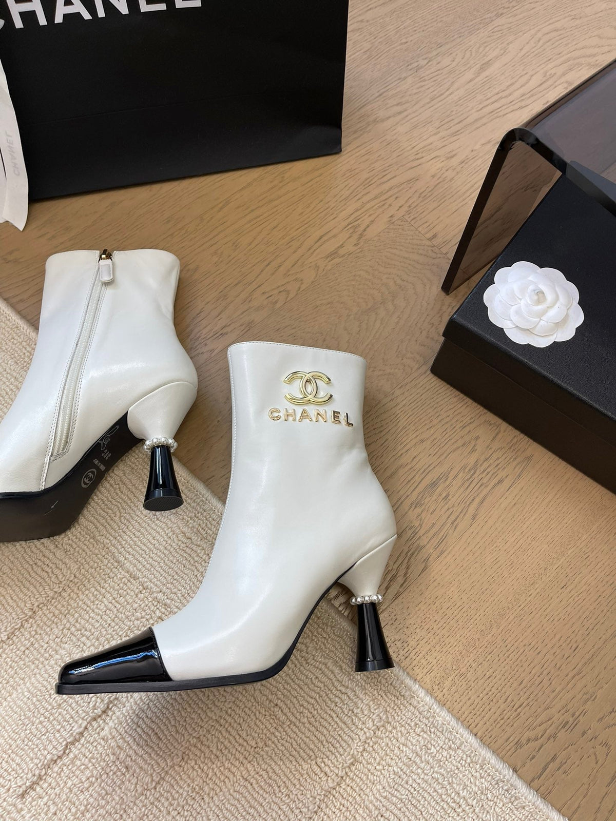 BONGADE BOOTS IN WHITE MIX BLACK CALFSKIN