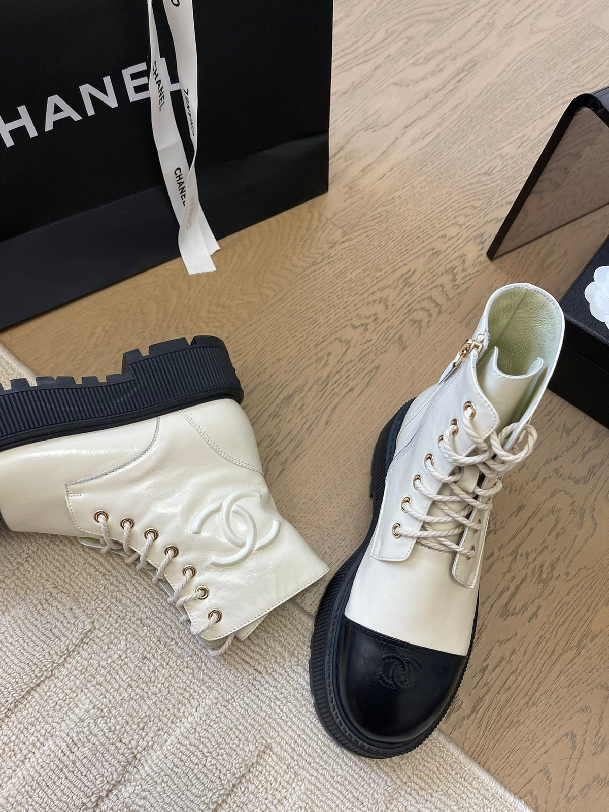 ANKLE BOOTS IN WHITE MIX BLACK CALFSKIN 963002