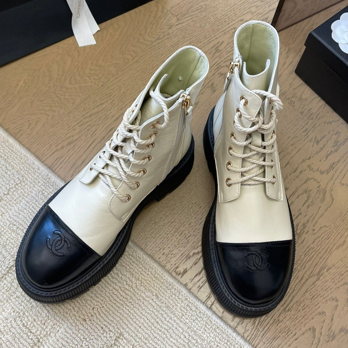 ANKLE BOOTS IN WHITE MIX BLACK CALFSKIN 963002