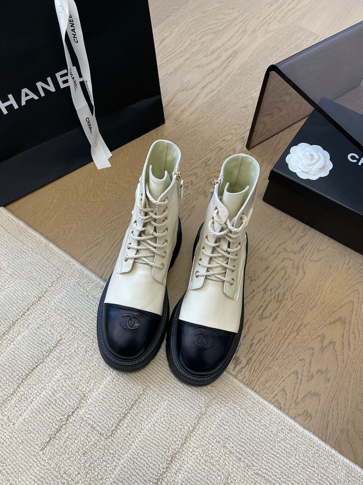 ANKLE BOOTS IN WHITE MIX BLACK CALFSKIN 963002