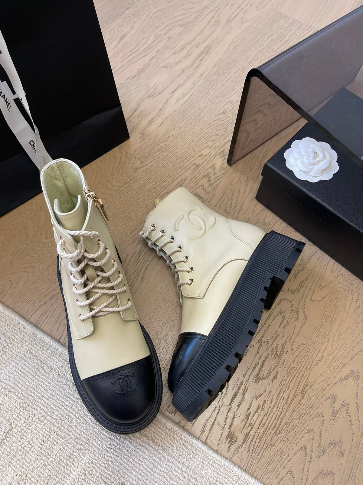 ANKLE BOOTS IN PEARL GRAY MIX BLACK CALFSKIN