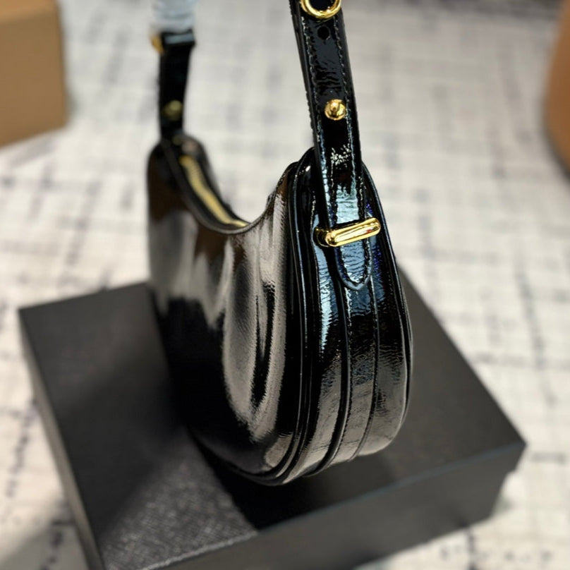 ARQUÉ SHOULDER BAG 20 IN PATENT BLACK NAPPA LEATHER GOLD HARDWARE