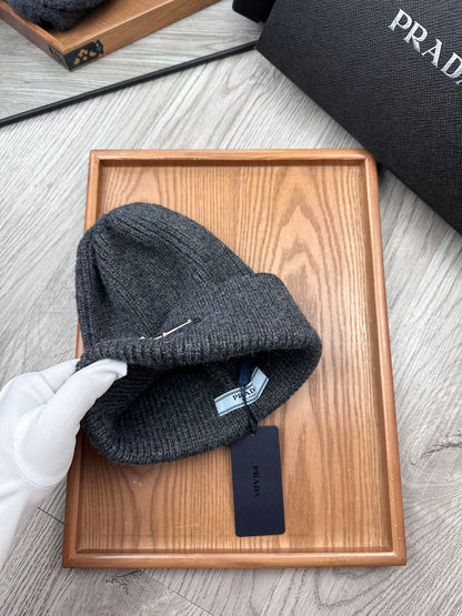 BEANIE HAT IN CHARCOAL GRAY WOOL 332391