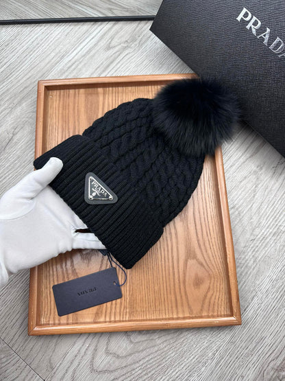 BEANIE HAT IN BLACK WOOL 352375