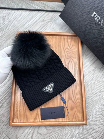 BEANIE HAT IN BLACK WOOL 352375