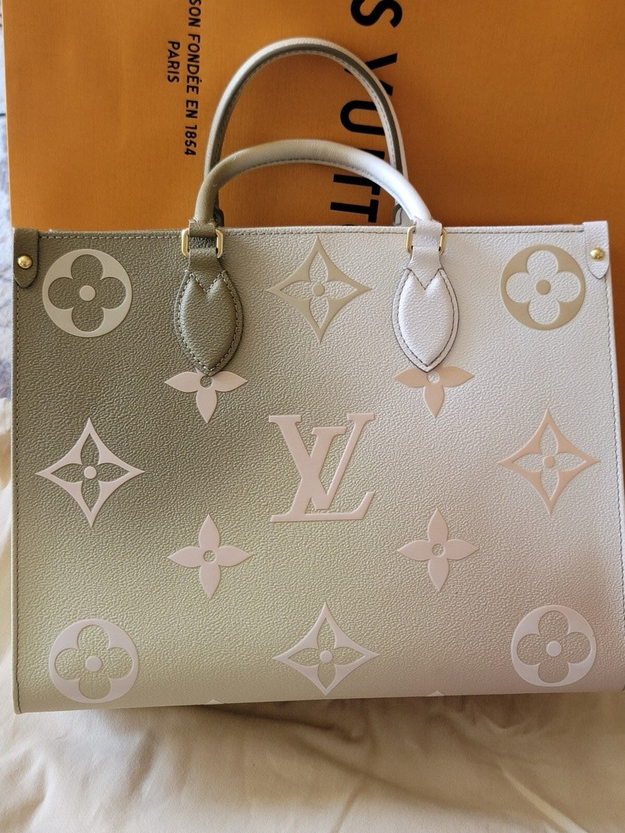 Louis Vuitton OnTheGo MM tote bag from the “Spring in the City” collection