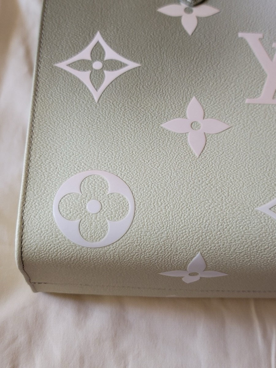 Louis Vuitton OnTheGo MM tote bag from the “Spring in the City” collection