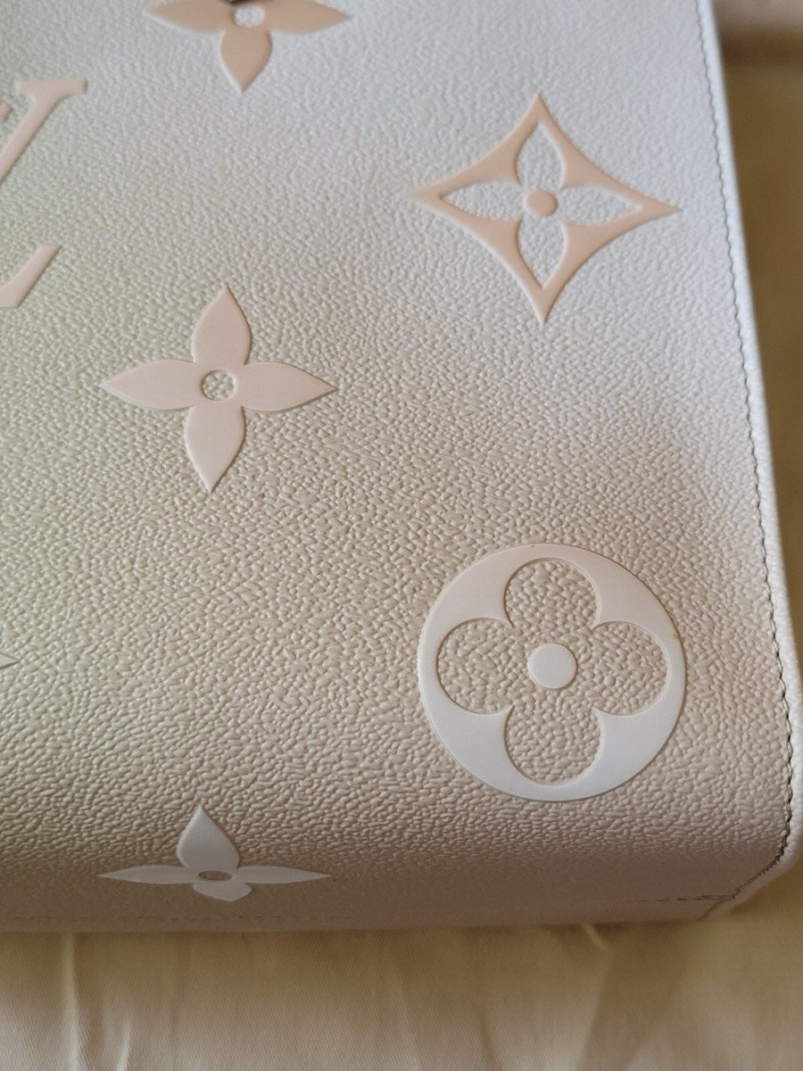 Louis Vuitton OnTheGo MM tote bag from the “Spring in the City” collection