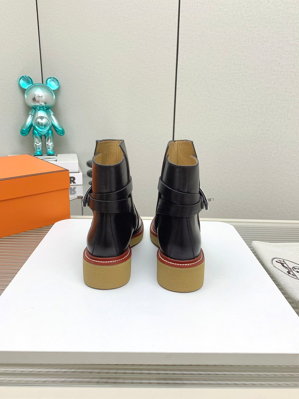 BOTINES HISTORY BOOTS IN BLACK CALFSKIN