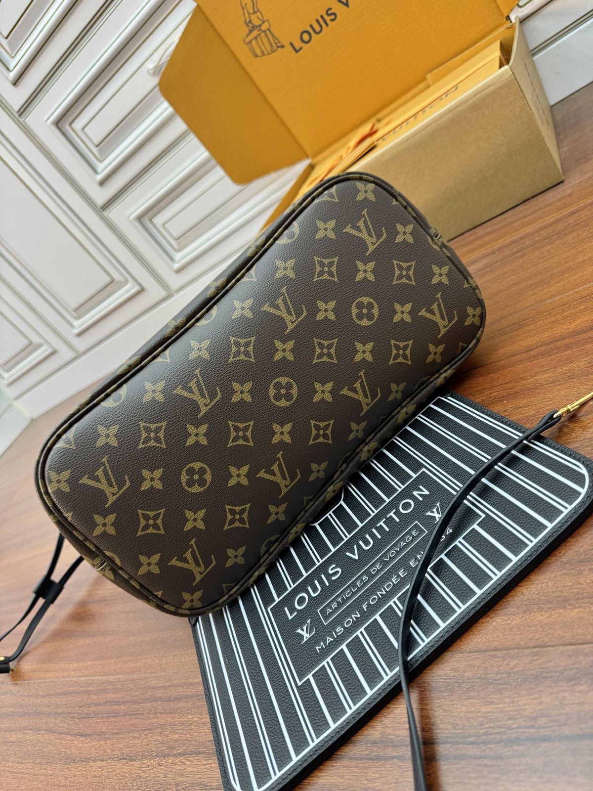 LV NEVERFULL INSIDE OUT MM IN BROWN MONOGRAM COATED CANVAS