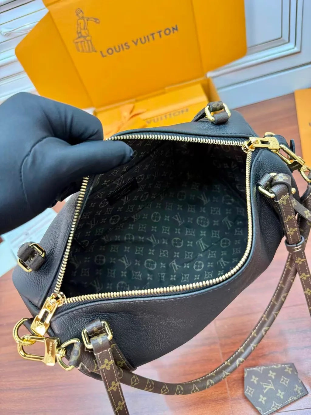 Lv express PM Black