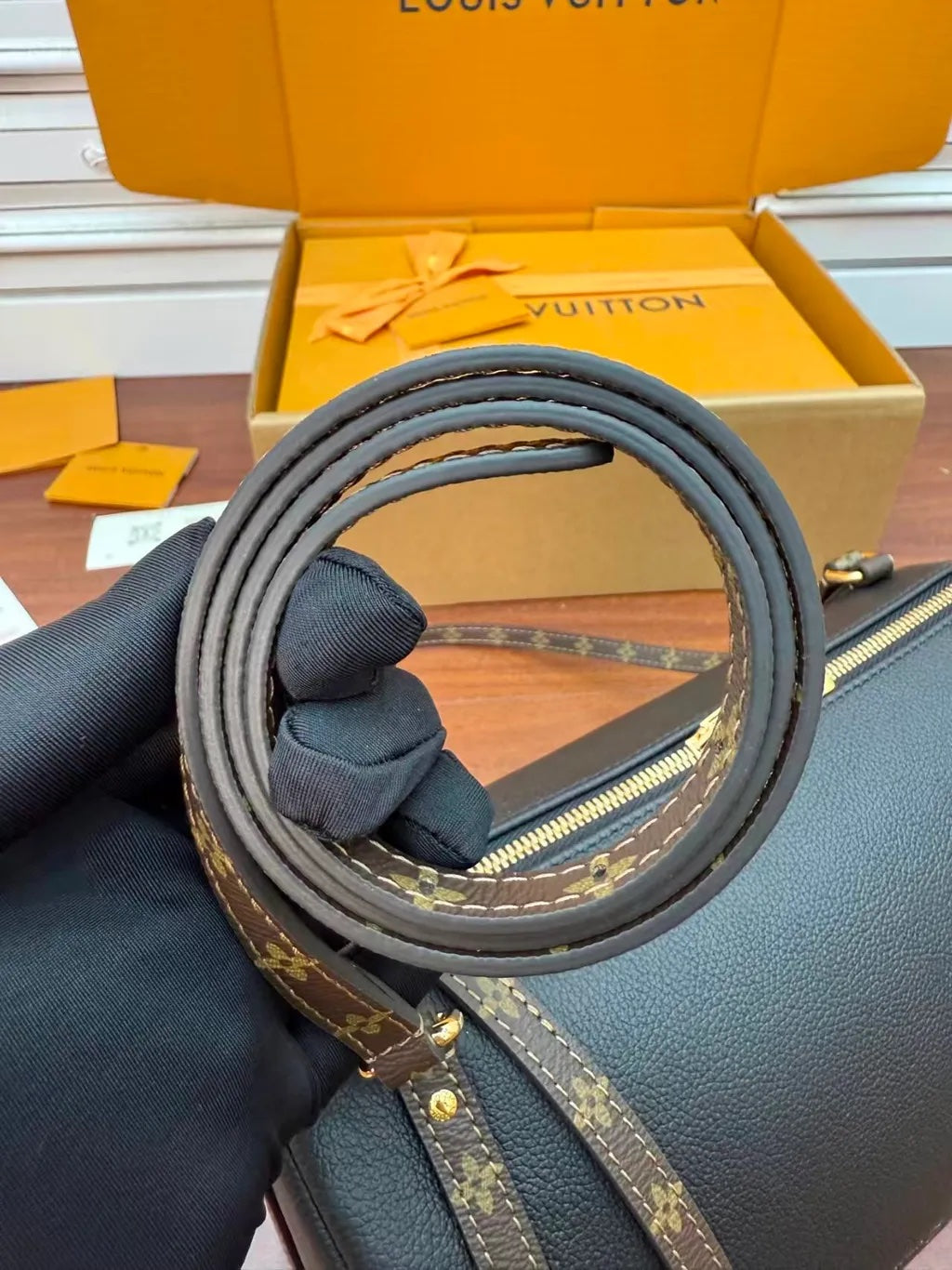 Lv express PM Black
