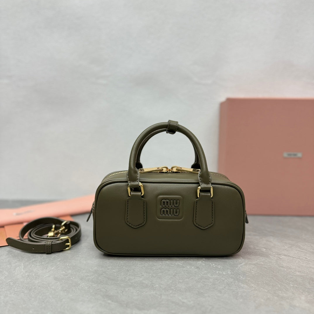 ARCADIE BAG 22 IN KELP GREEEN SMOOTH CALFSKIN EMBOSSED LOGO