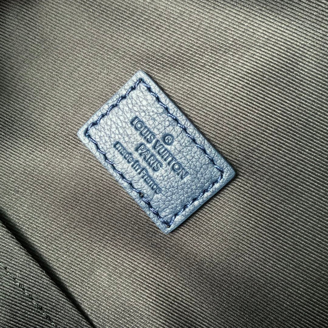 DISCOVERY PM BACKPACK 38 IN NAVY BLUE LAMBSKIN WHITE MONOGRAM LOGO