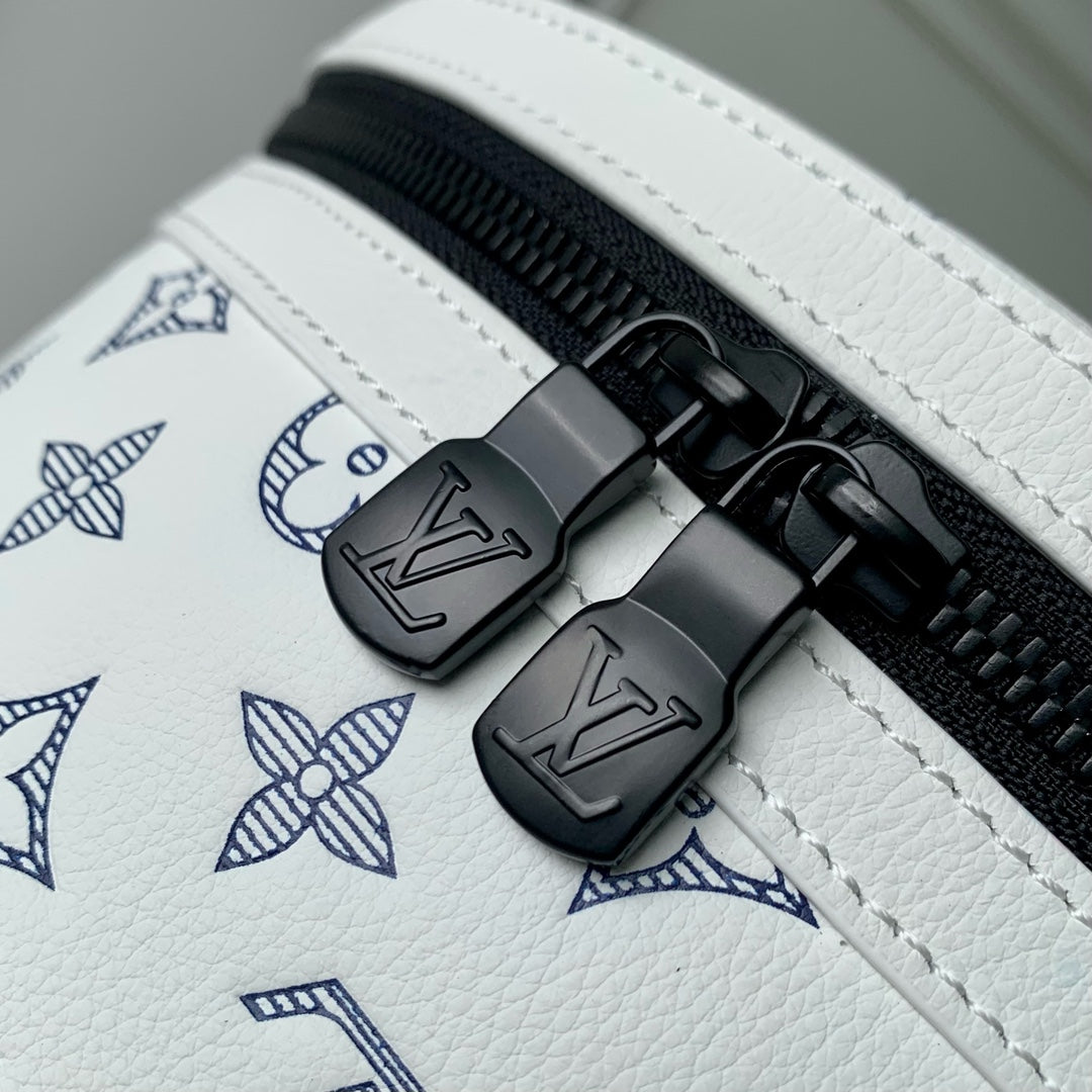 DISCOVERY PM BACKPACK 38 IN WHITE MONOGRAM LAMBSKIN