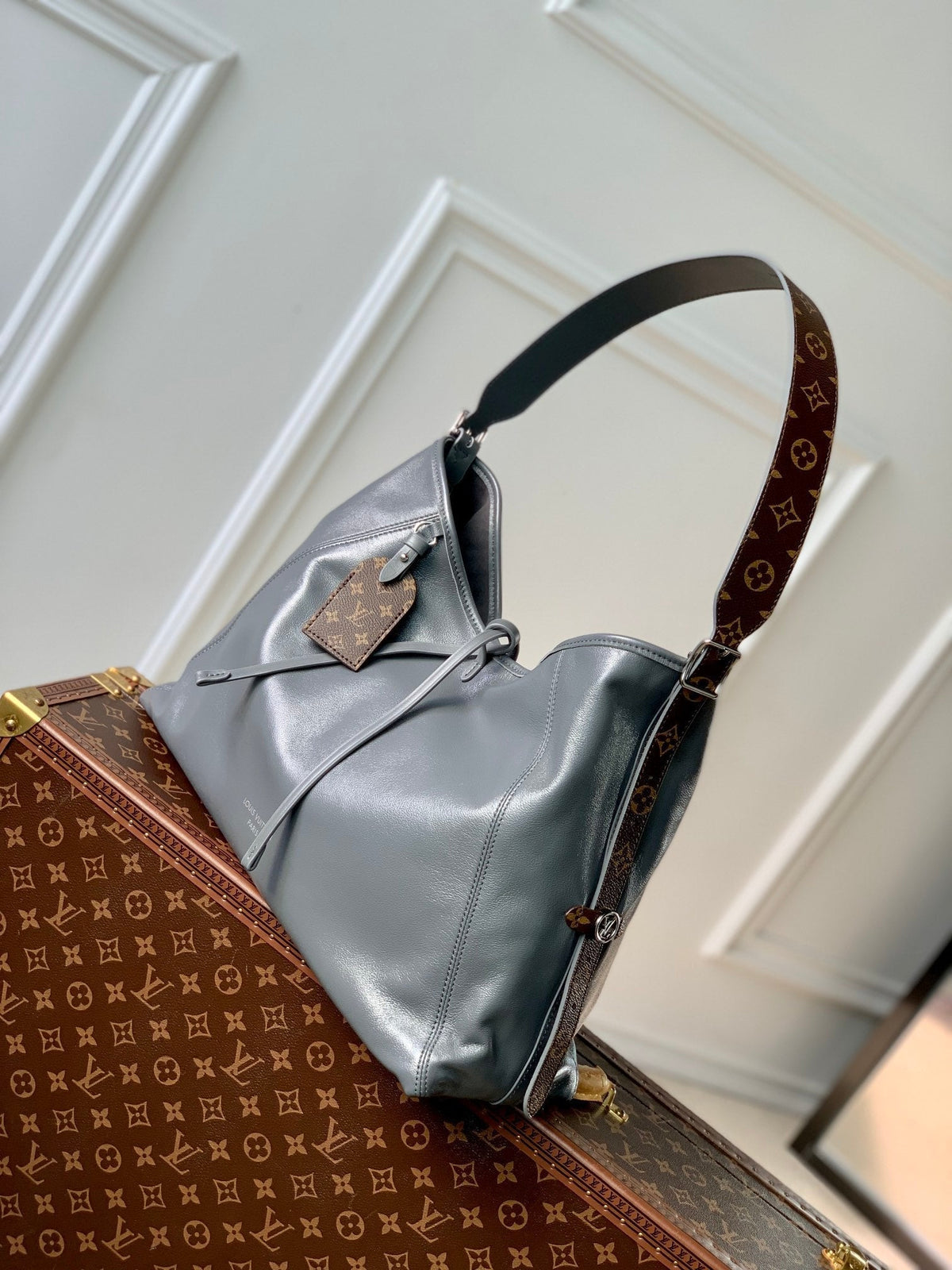 CARRYALL DARK 39 IN GREY LAMBSKIN BROWN MONOGRAM TAG