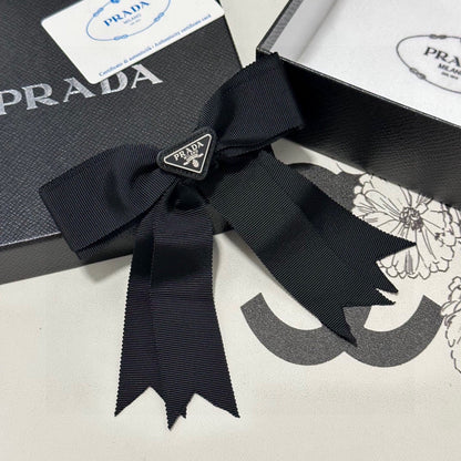 BOW HAIR CLIP IN BLACK FABRIC 406107