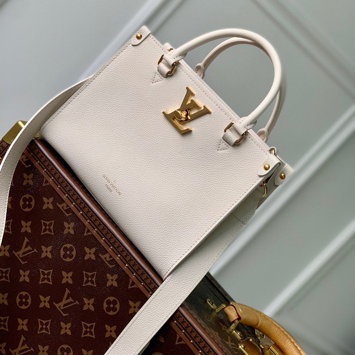 LOCK & GO BAG 24 IN QUARTZ BEIGE GRAIN CALFSKIN