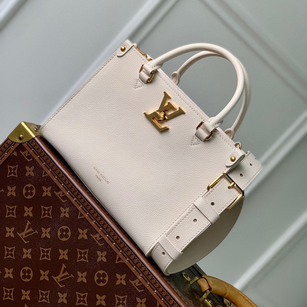LOCK & GO BAG 24 IN QUARTZ BEIGE GRAIN CALFSKIN