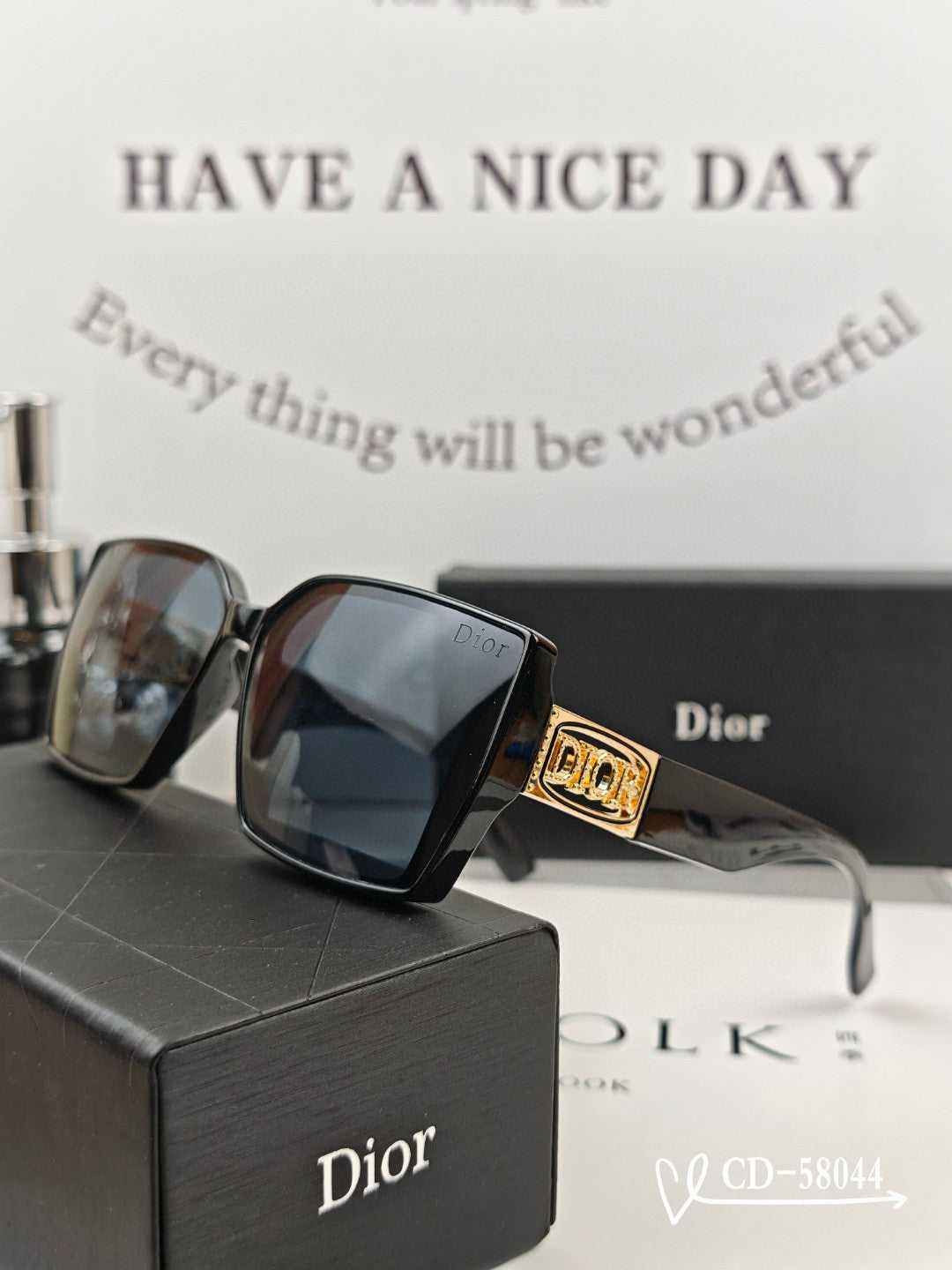MONTAIGNE SQUARE SUNGLASS 58044 IN ACETATE