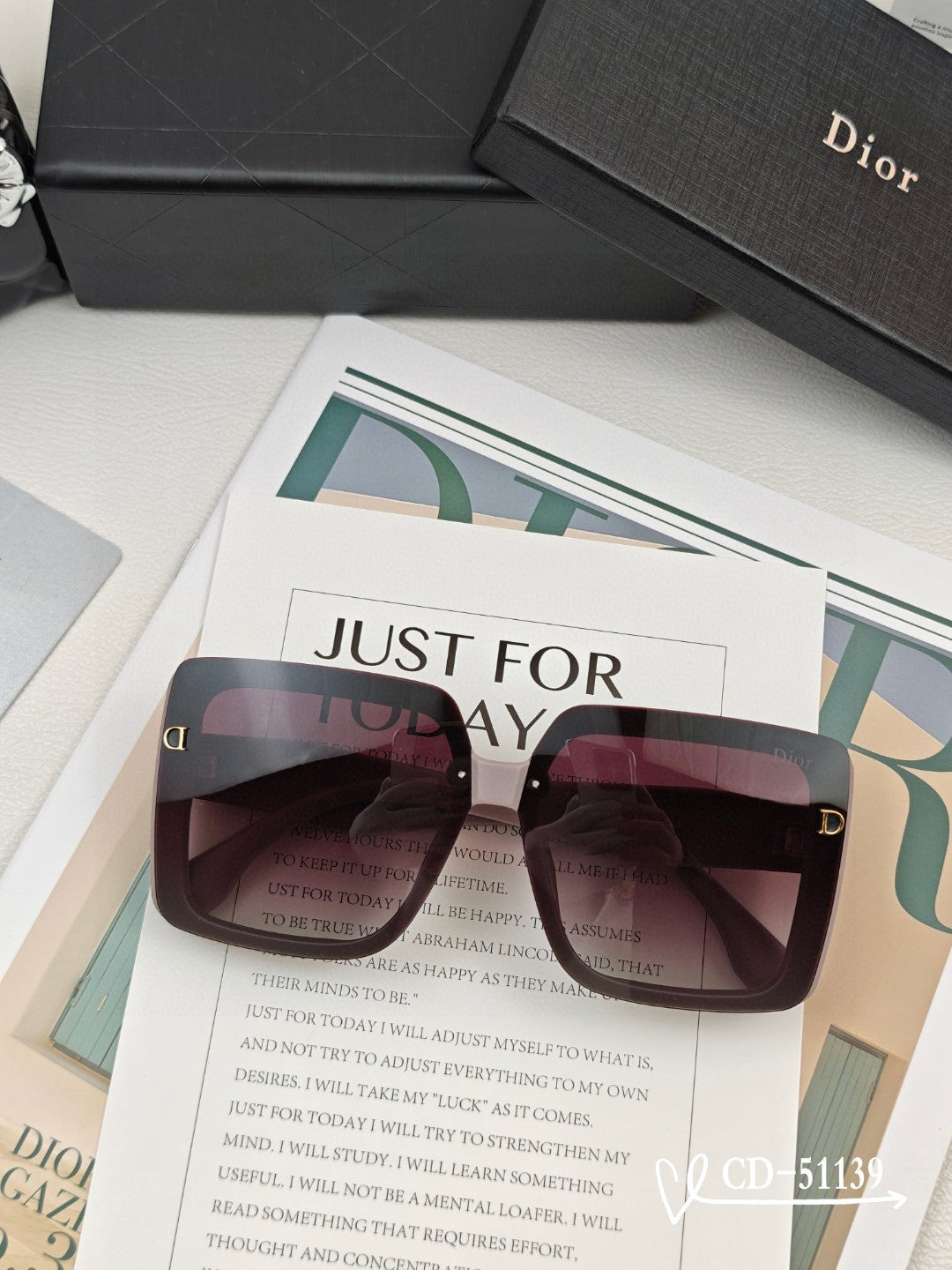 MONTAIGNE SUNGLASS 51139 IN ACETATE