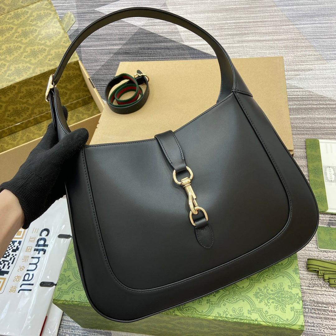 JACKIE MEDIUM SHOULDER BAG 35 IN BLACK GOLD HARDWARE