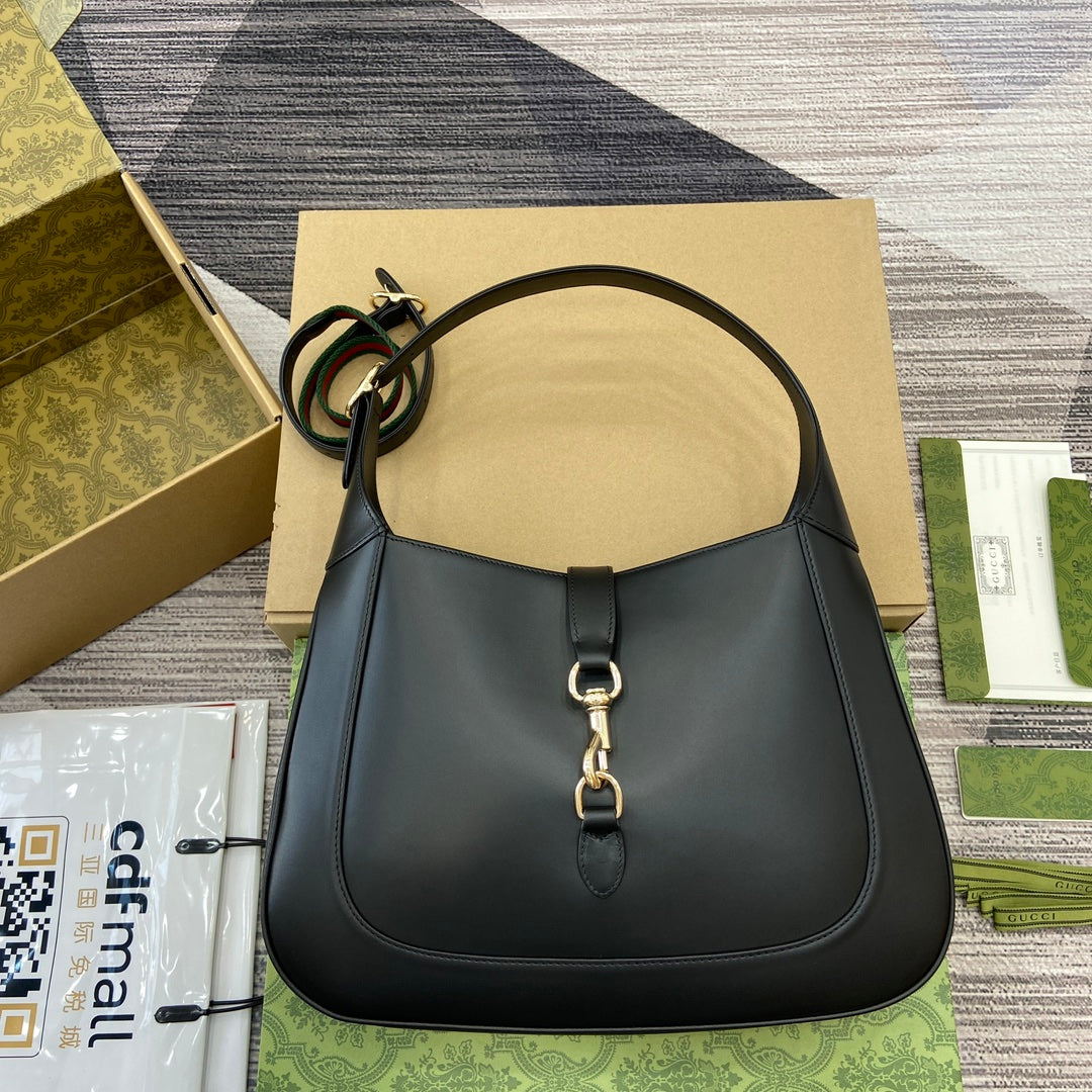 JACKIE MEDIUM SHOULDER BAG 35 IN BLACK GOLD HARDWARE