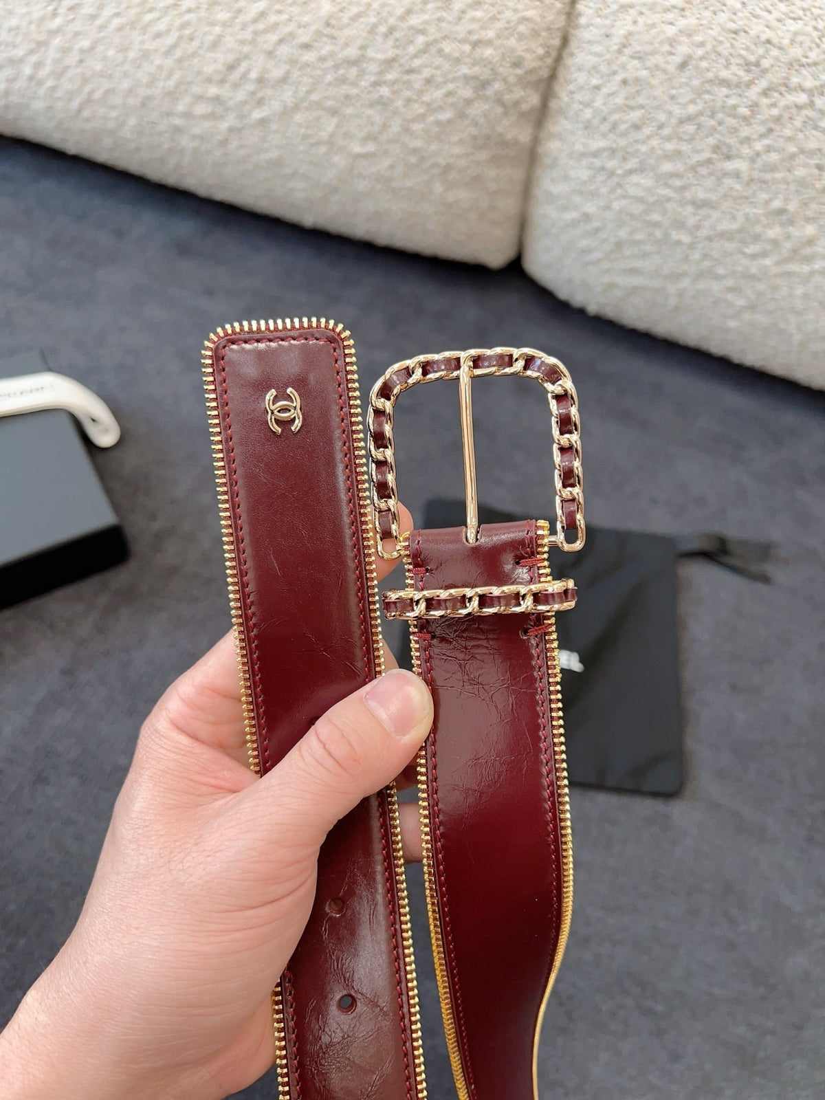 BELT 40MM IN WINE RED CALFSKIN WITH INTERWOVEN CHAIN BUCKLE ZIPPER IN TRIM GOLD HARDWARE
