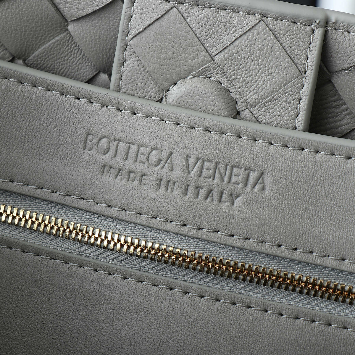 BV MEDIUM ANDIAMO 32CM GREY LAMBSKIN