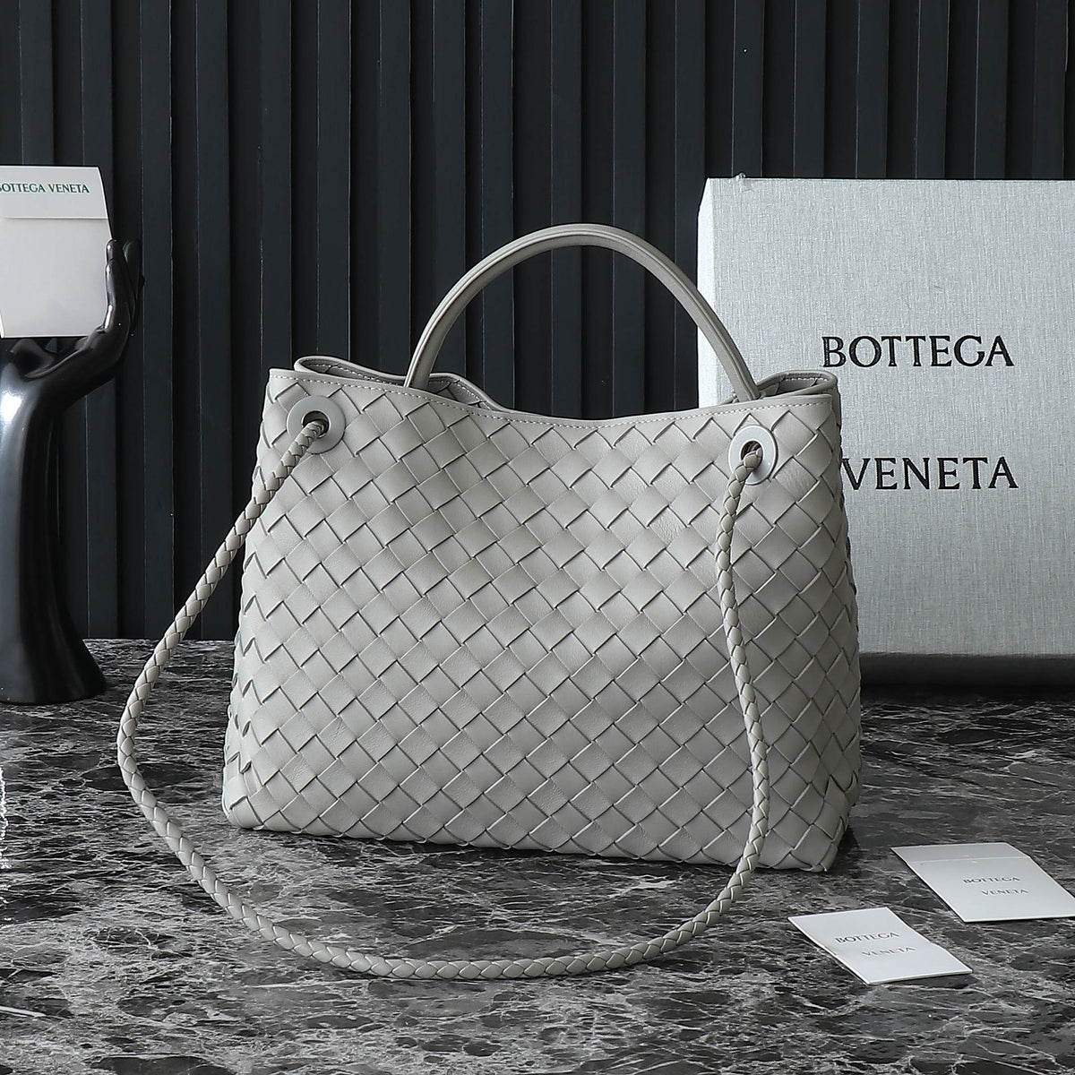 BV MEDIUM ANDIAMO 32CM GREY LAMBSKIN