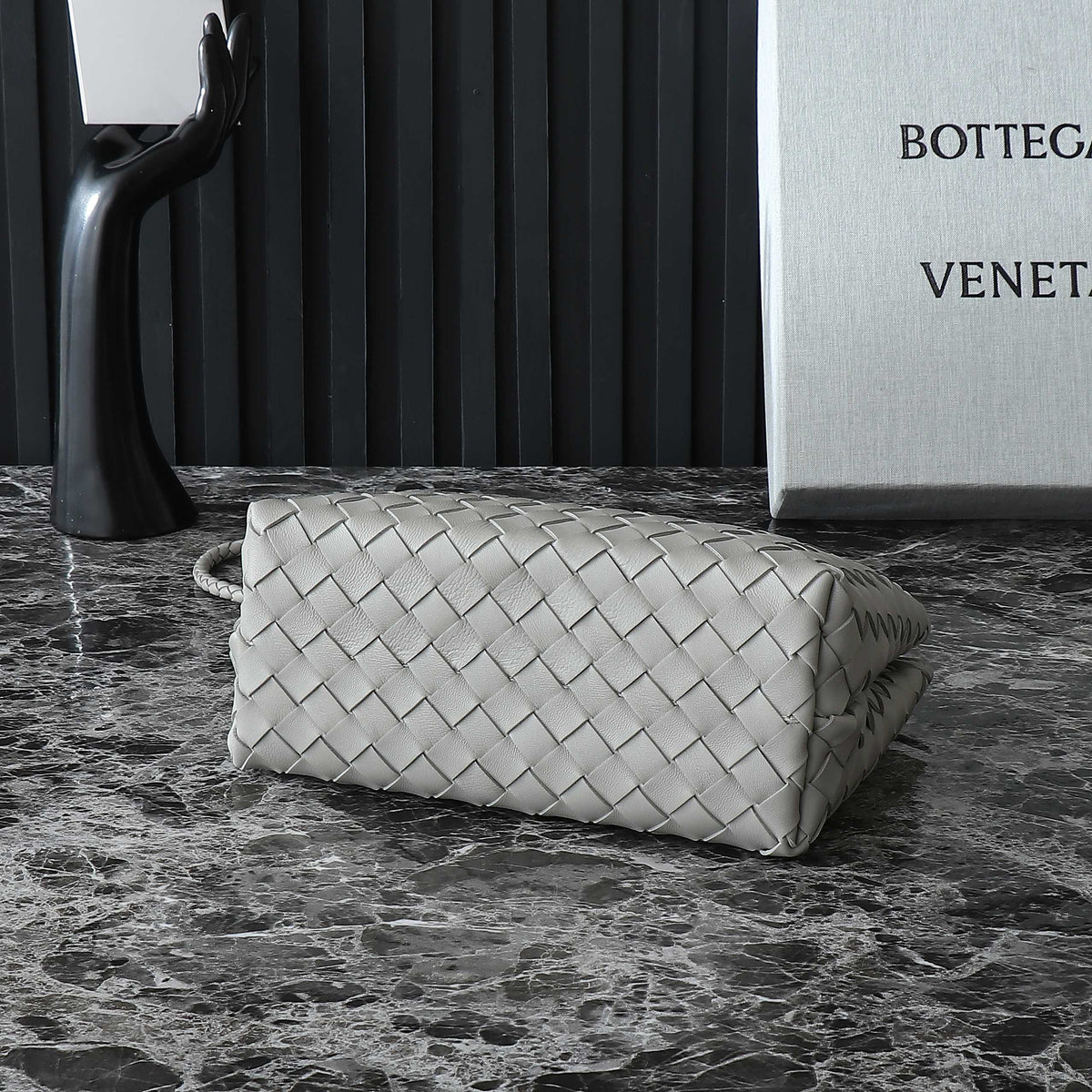 BV SMALL ANDIAMO 25CM GREY LAMBSKIN