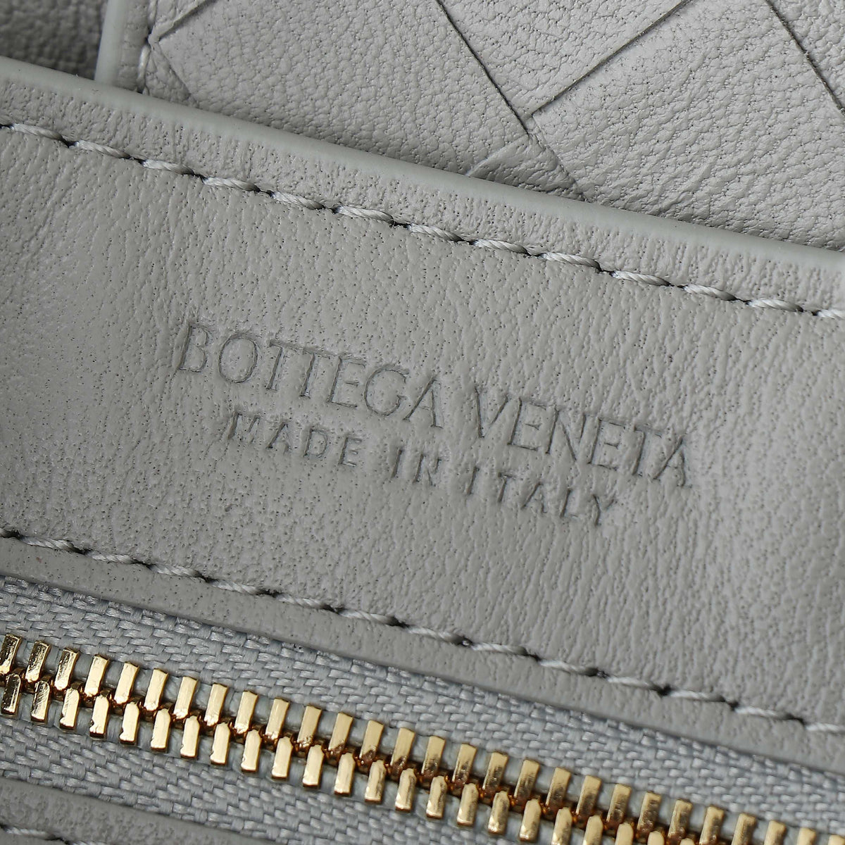 BV SMALL ANDIAMO 25CM GREY LAMBSKIN