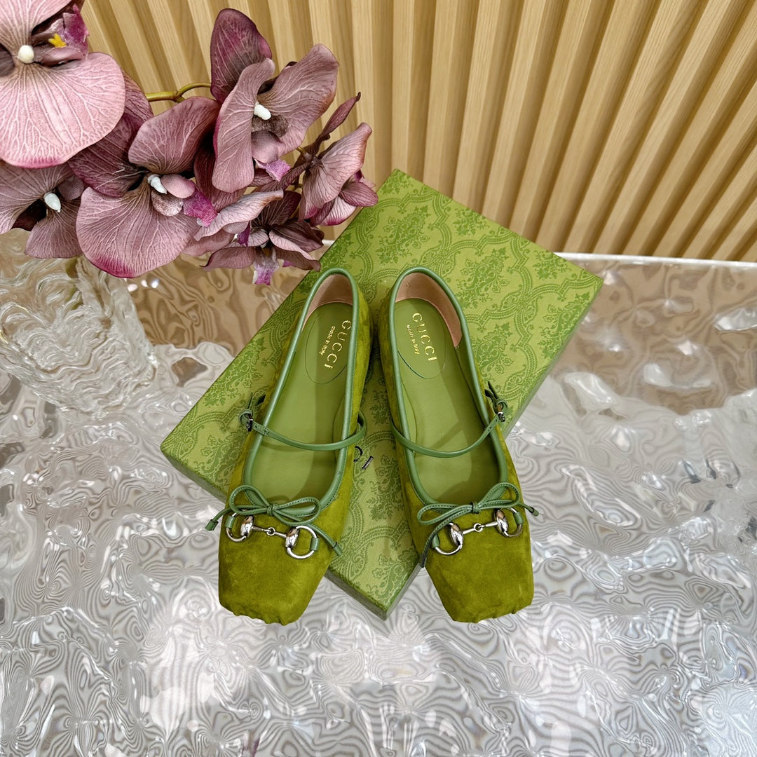 BALLET FLAT IN OLIVE GREEN SUEDE WITH SILVER HARDWARE